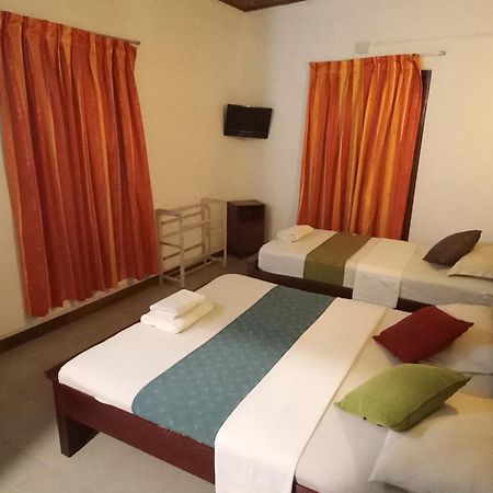 Days Inn B/B Kandy Exterior foto